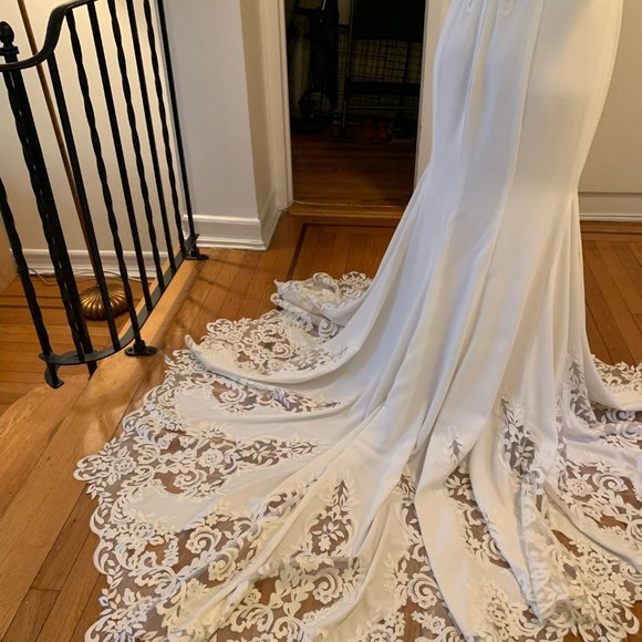 KLEINFELD BRIDAL Unaltered Wedding Gown - Picture 10 of 14